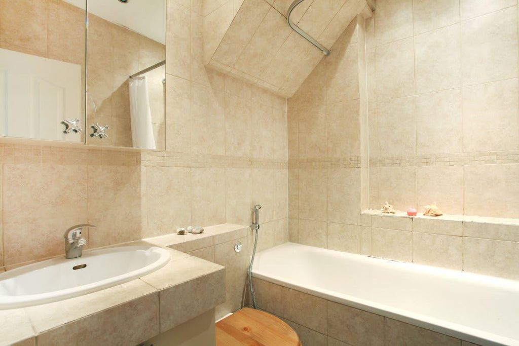 Property photo 3 of 8 Bathroom