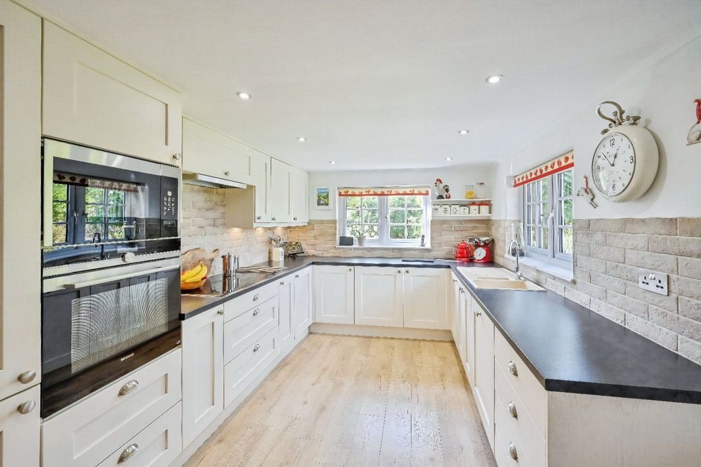 Property photo 2 of 24 Kitchen