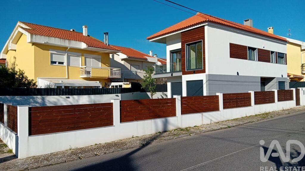 Property photo 1 of 32