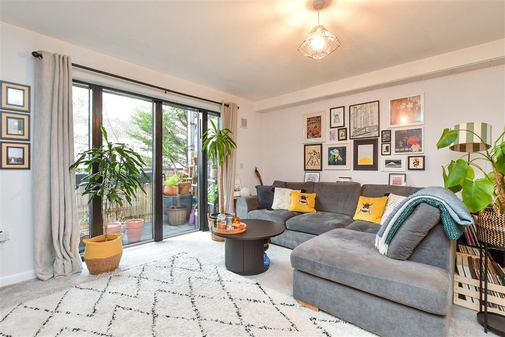 Property photo 3 of 10 Kitchen/ Lounge/ Diner