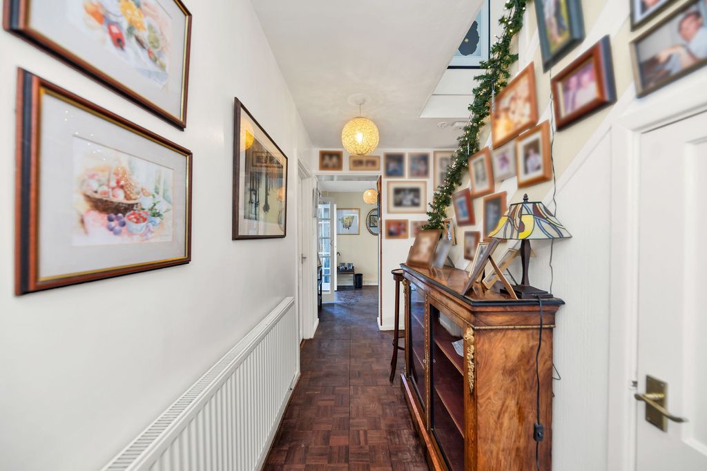 Property photo 2 of 34