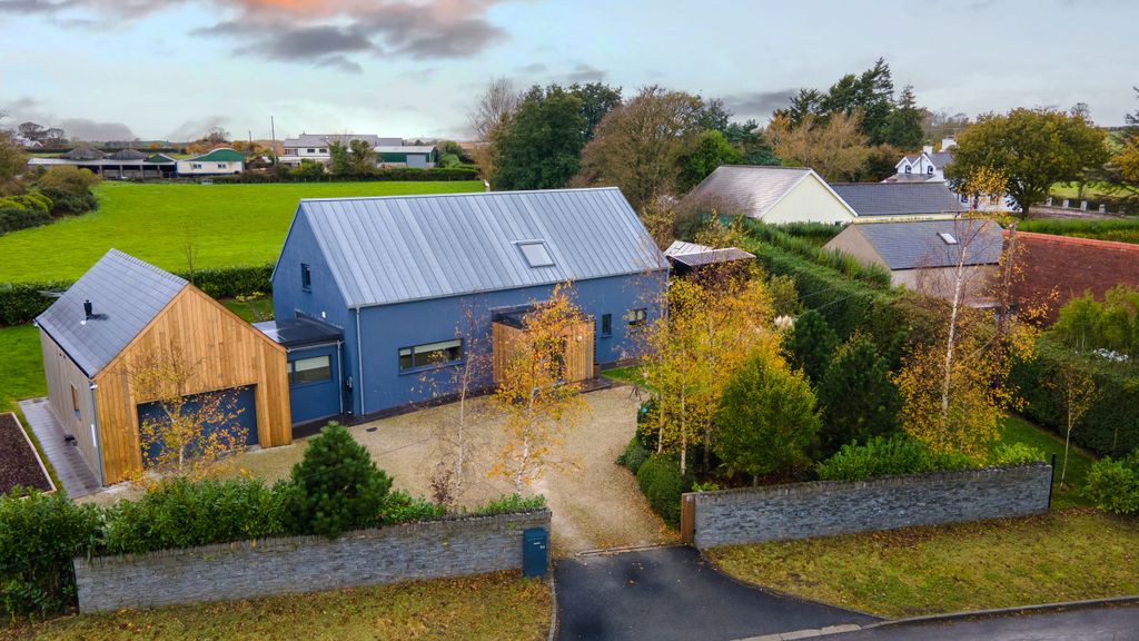 Property photo 1 of 73 001