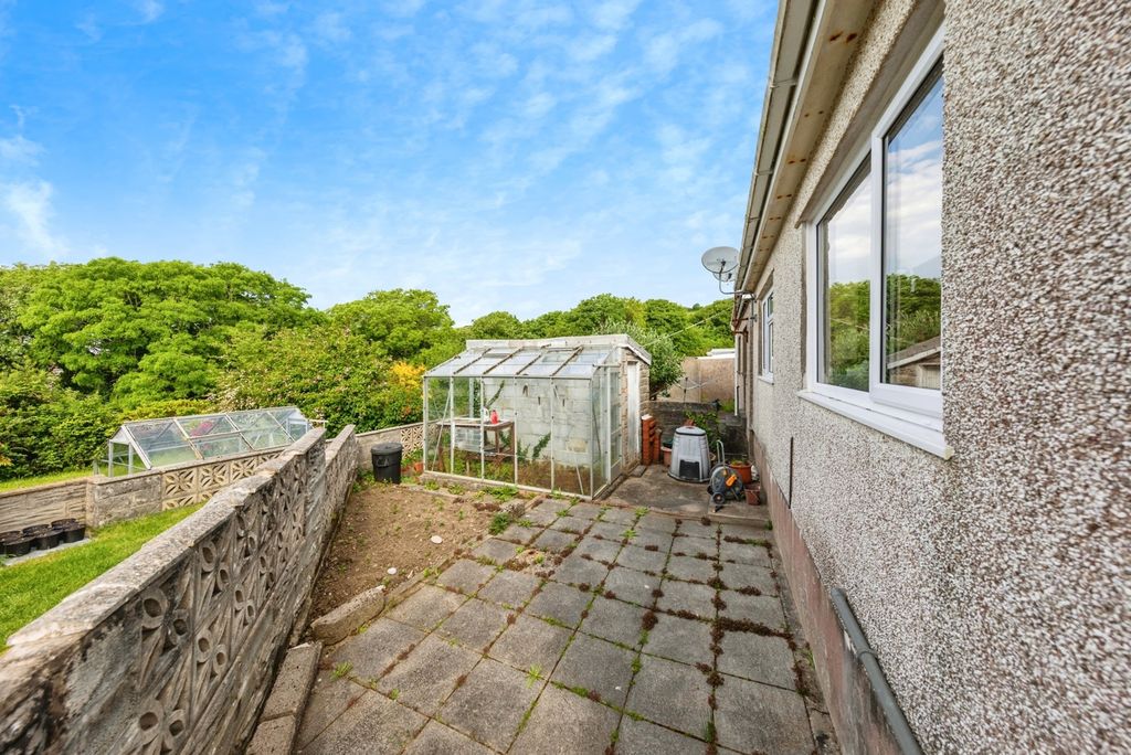 Property photo 3 of 17 Photo
