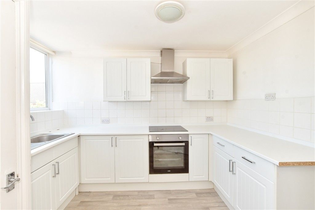 Property photo 3 of 9 Kitchen