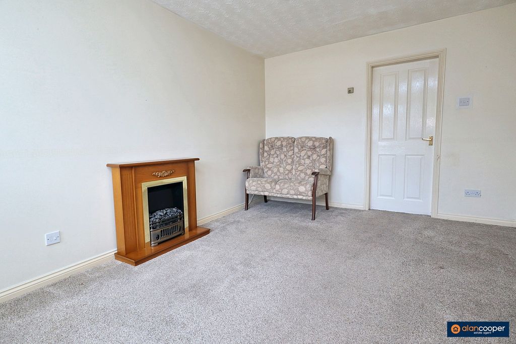 Property photo 2 of 18 4499162