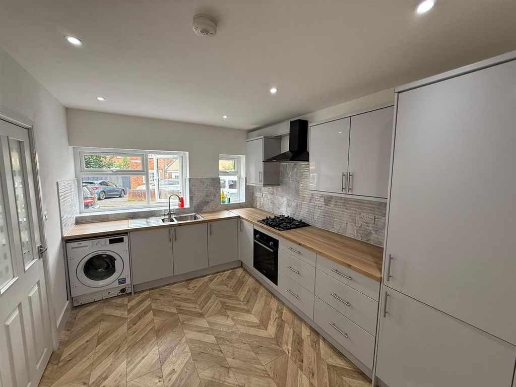 Property photo 2 of 14 Kitchen.Jpg