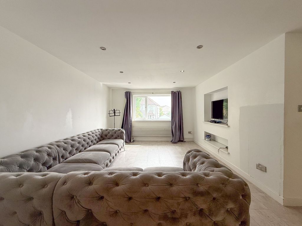 Property photo 3 of 48