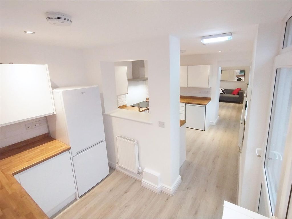 Property photo 2 of 18 Img_20200926_182549436-1-Kitchen.Jpg