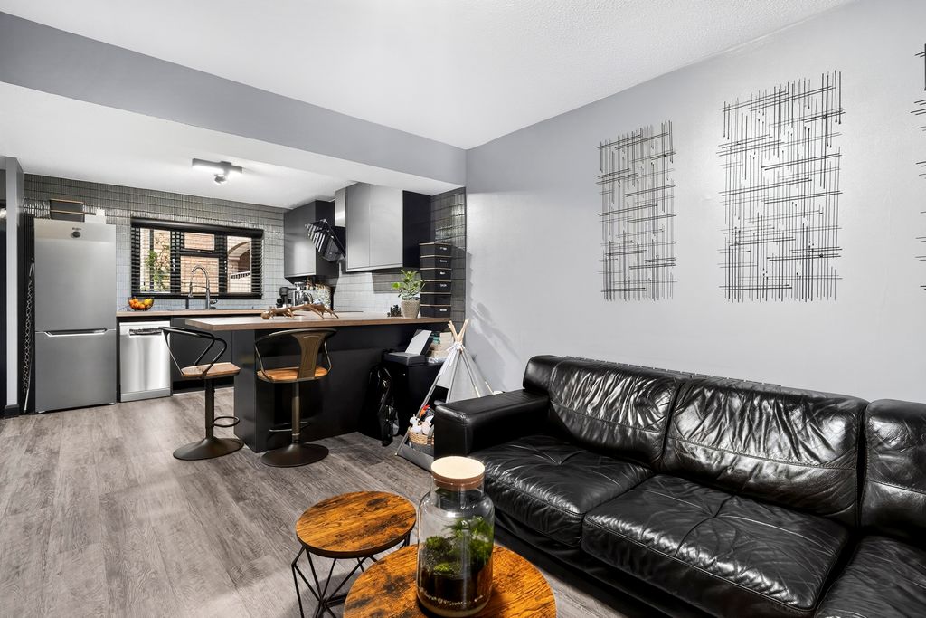 Property photo 2 of 22