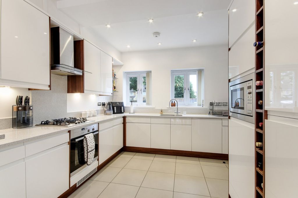 Property photo 2 of 20 Kitchen