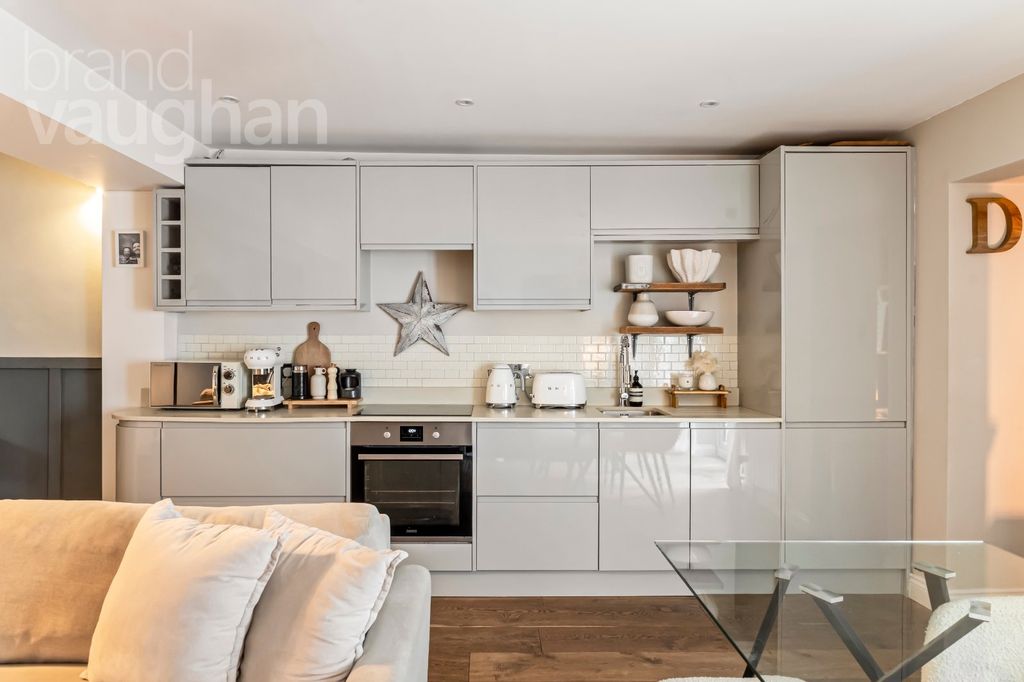 Property photo 2 of 14 Picture 2