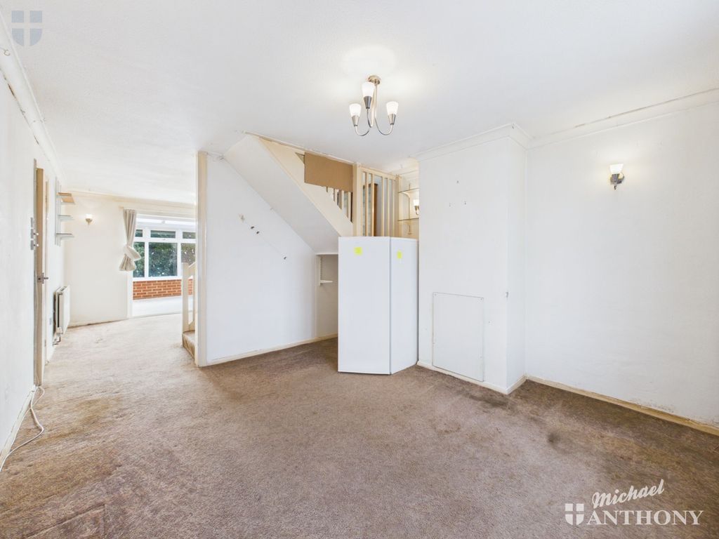 Property photo 3 of 17 Cam03852G0-Pr0717-Still003