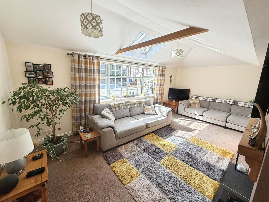 Property photo 2 of 29 Lounge