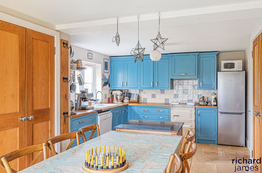 Property photo 3 of 19 83749793-7176-41c...