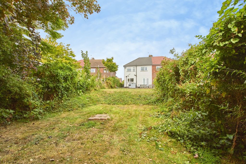 Property photo 2 of 17 Garden