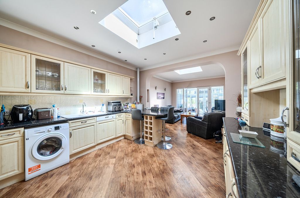 Property photo 3 of 24 1439459-10-69E8c6...