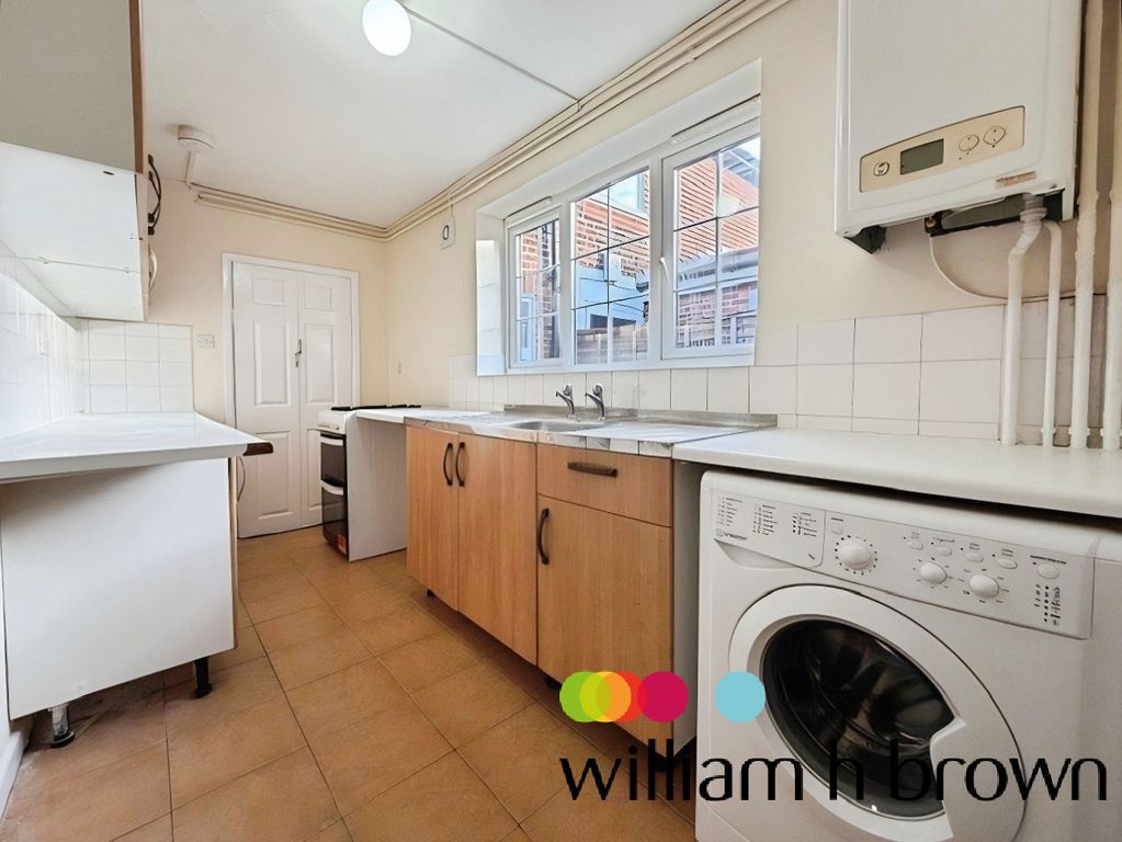 Property photo 3 of 7 Kitchen