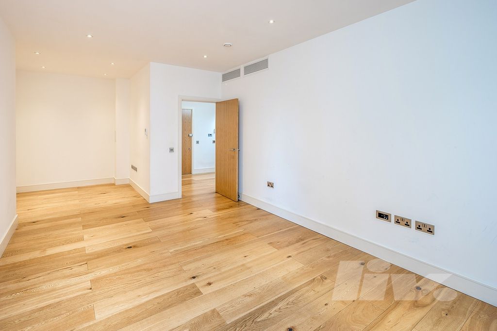 Property photo 2 of 9 Photo 9