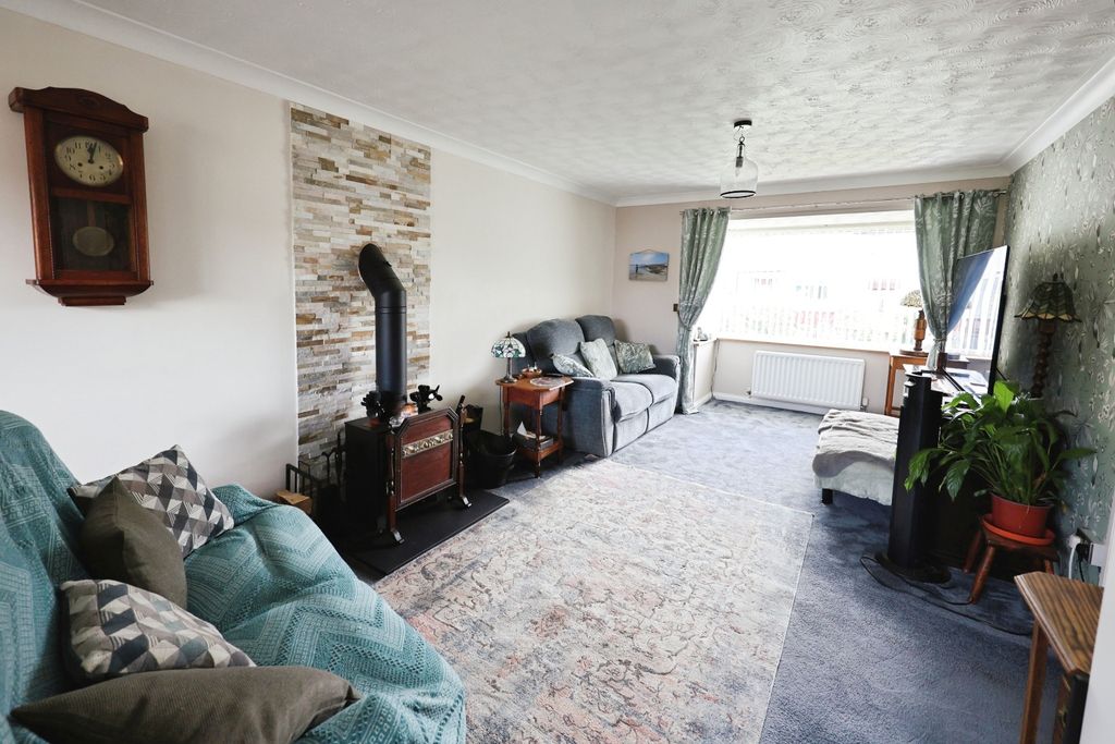 Property photo 3 of 20 Pbox-Living_Room-319393.Jpg
