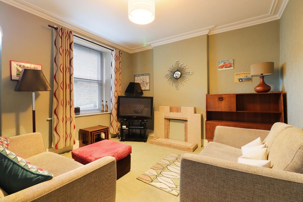 Property photo 2 of 23 Lounge