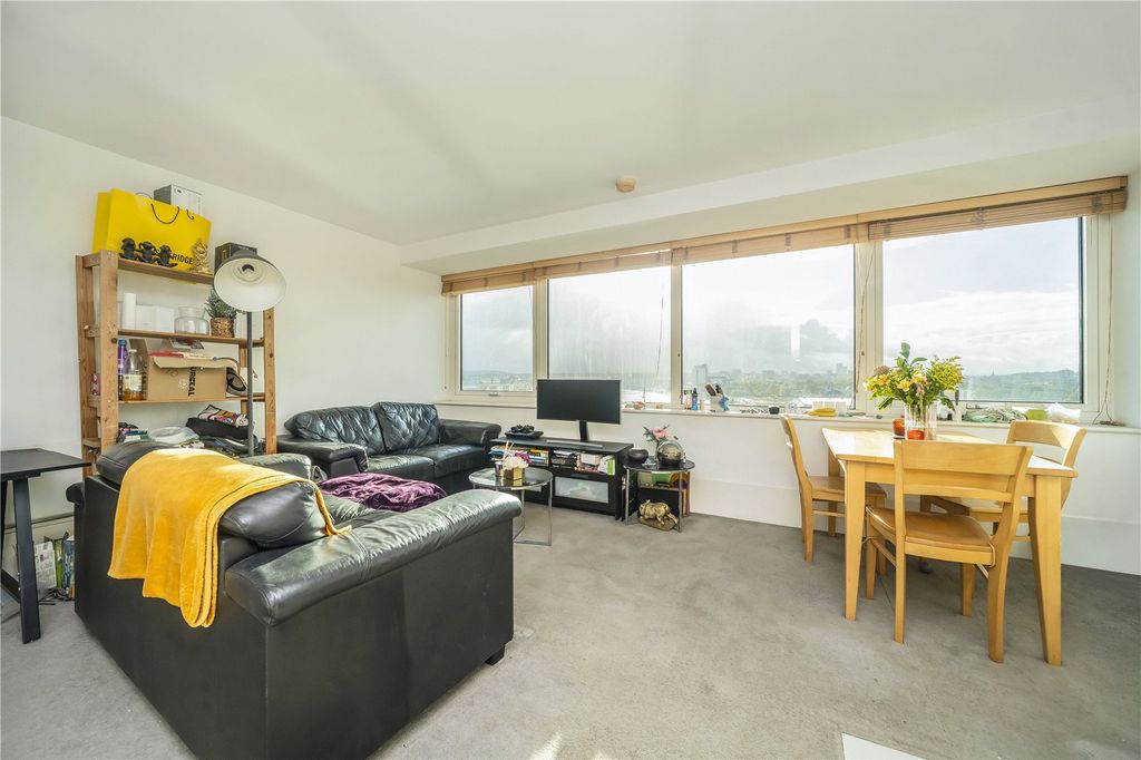 Property photo 3 of 7 Picture No. 12