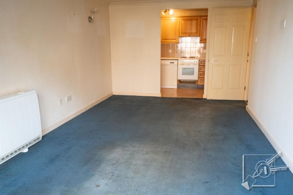 Property photo 3 of 26 Lounge