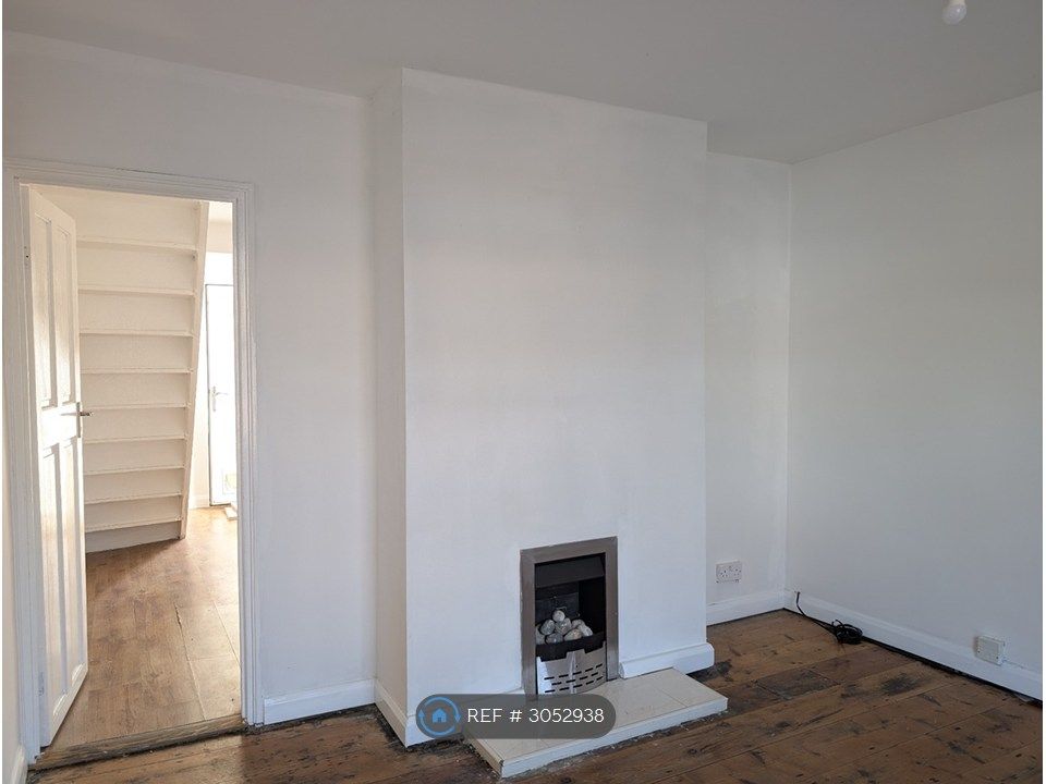 Property photo 2 of 13 Sitting Room - 2