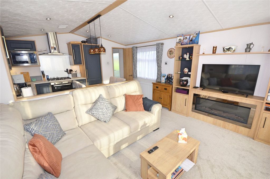 Property photo 2 of 17 Picture No. 03