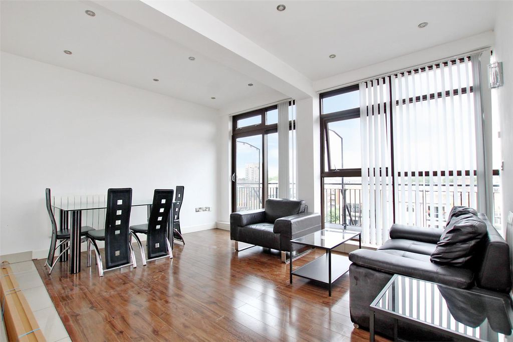 Property photo 1 of 9