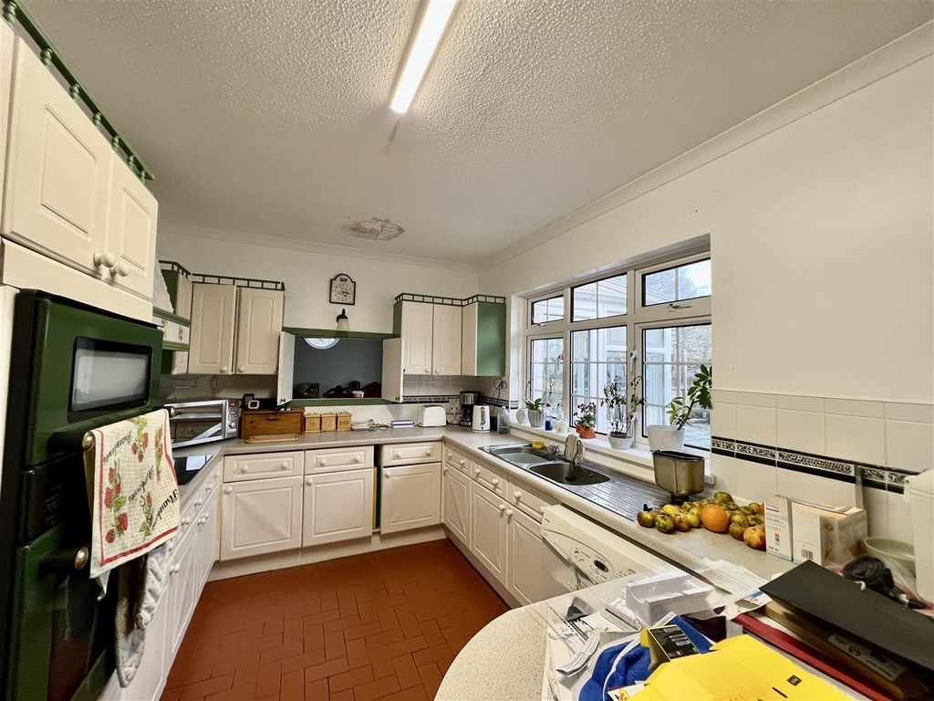 Property photo 3 of 25 Kitchen