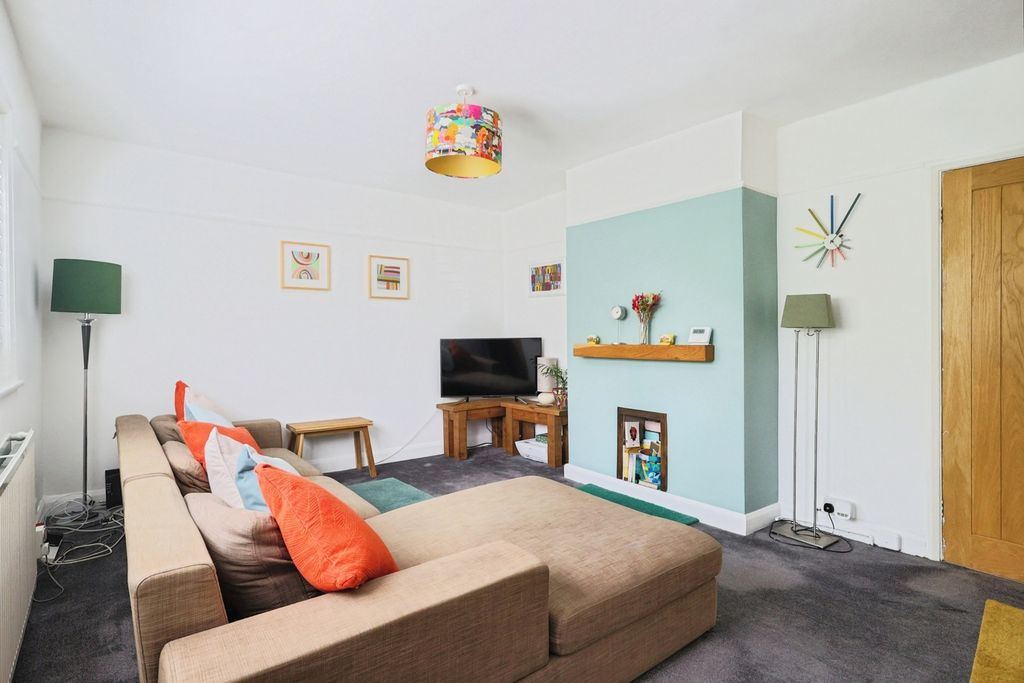 Property photo 2 of 17 Photo