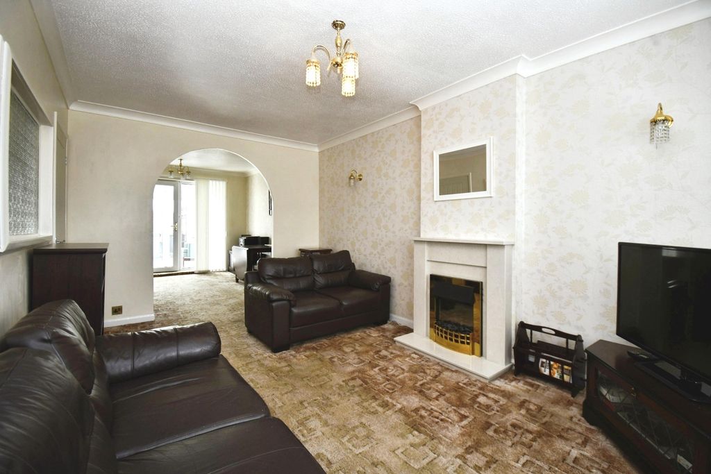 Property photo 2 of 18 Lounge