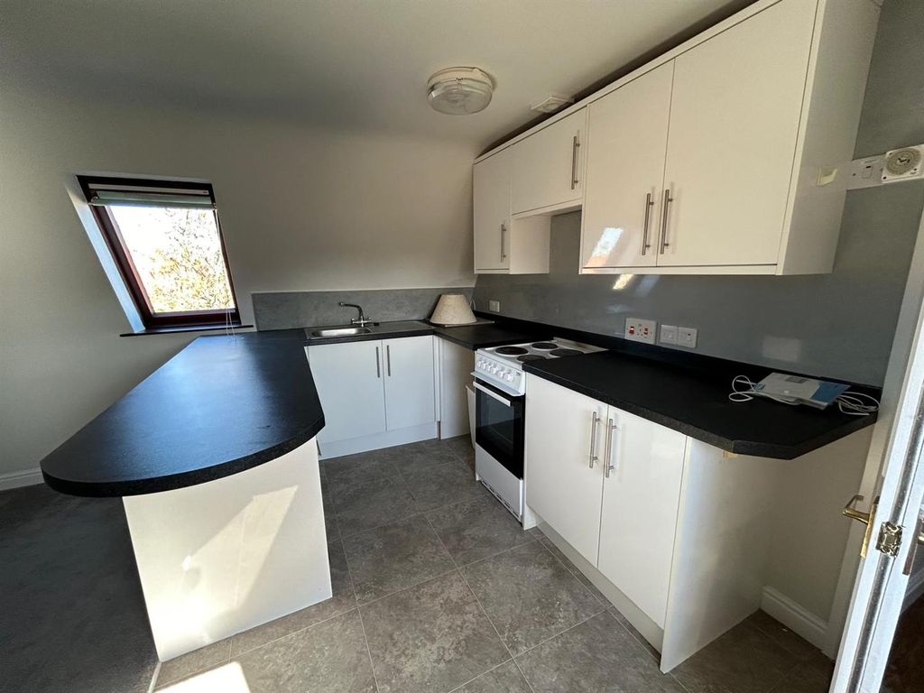 Property photo 2 of 8 A3Fad9A8-Ab7B-4458-Aaea-2Bfc924Feeae.Jpg