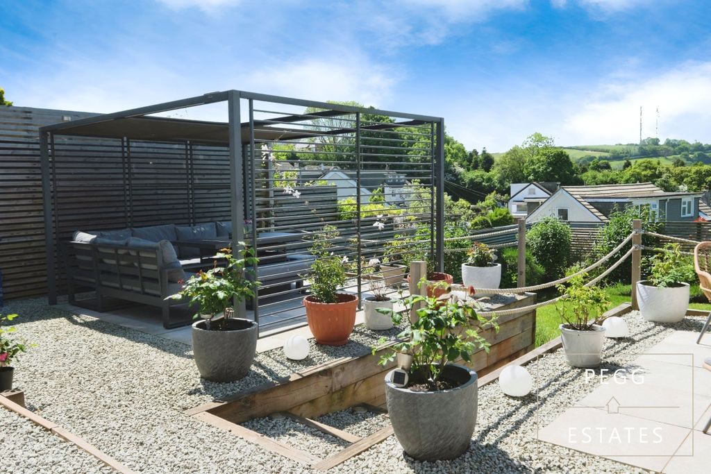 Property photo 2 of 57