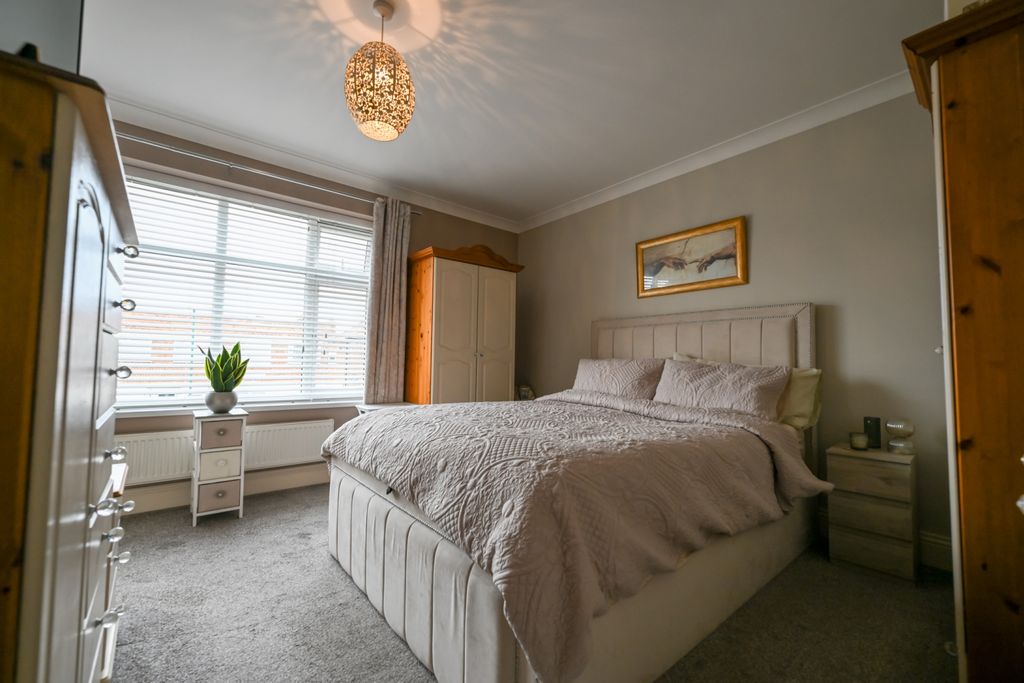 Property photo 3 of 18 North View Redcar-2