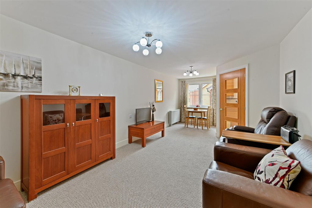 Property photo 1 of 27 Lounge .Jpg