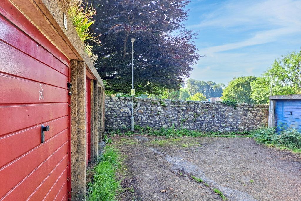 Property photo 3 of 5 Garage 9 Manor Way, Heamoor, Penzance, Tr18 3Hx
