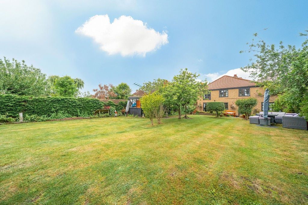 Property photo 2 of 25