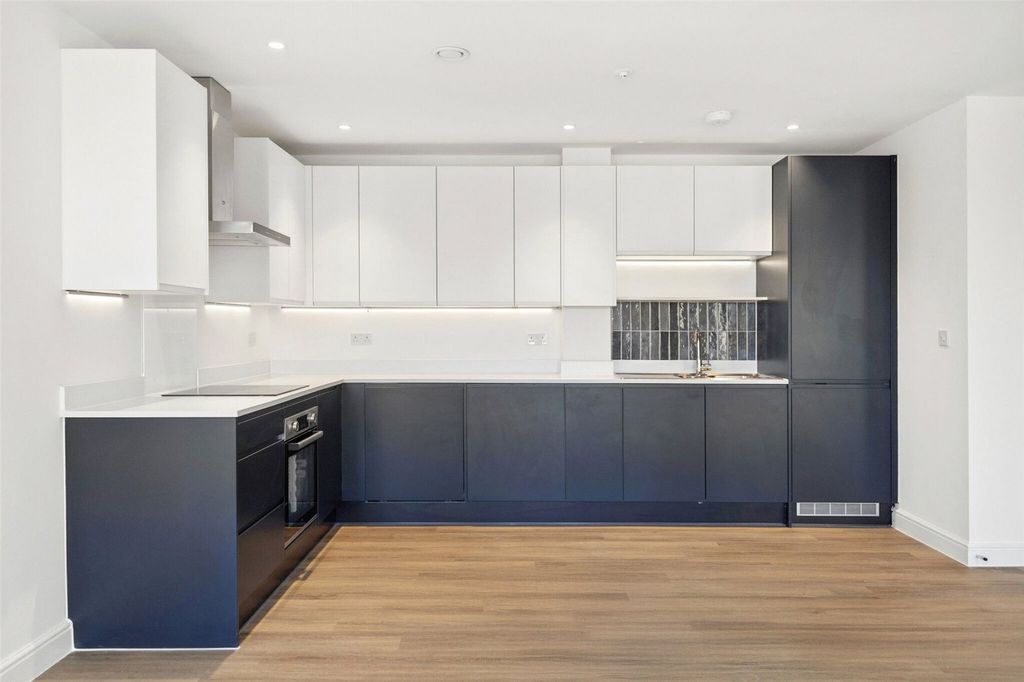 Property photo 3 of 16 Picture No. 13