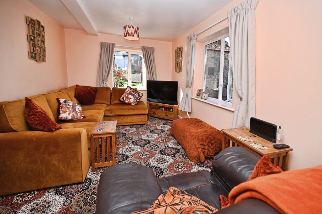 Property photo 3 of 12 Pbox-Img.Jpg