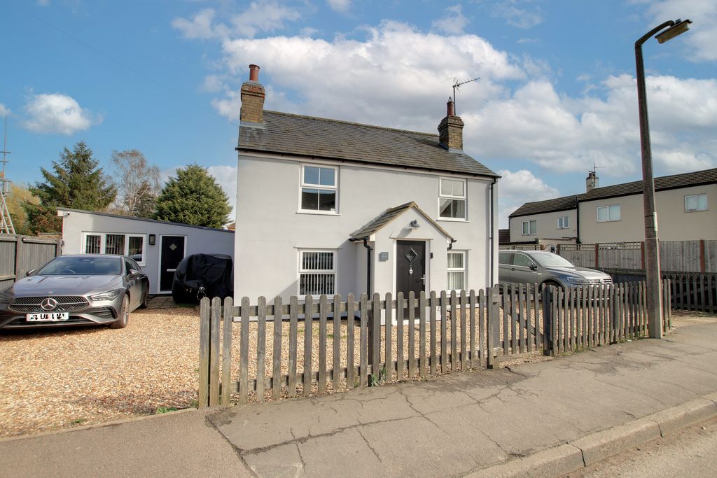 Property photo 2 of 25