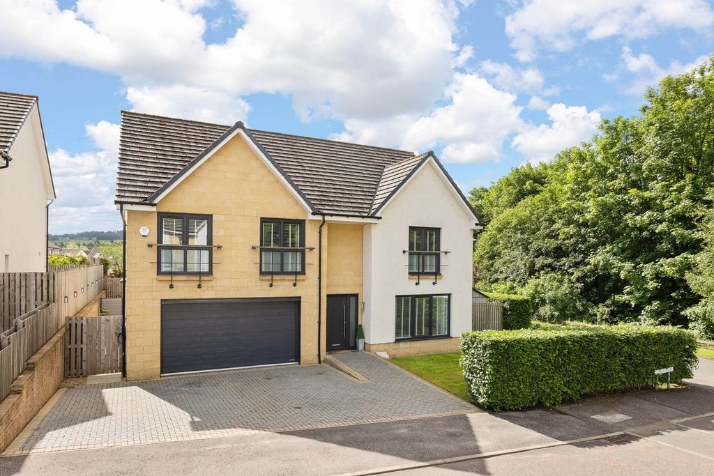 Property photo 1 of 32