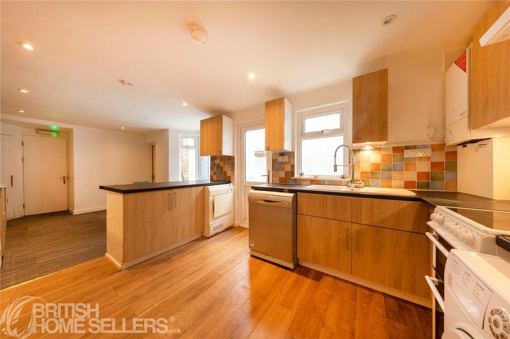 Property photo 3 of 36 Picture No. 16