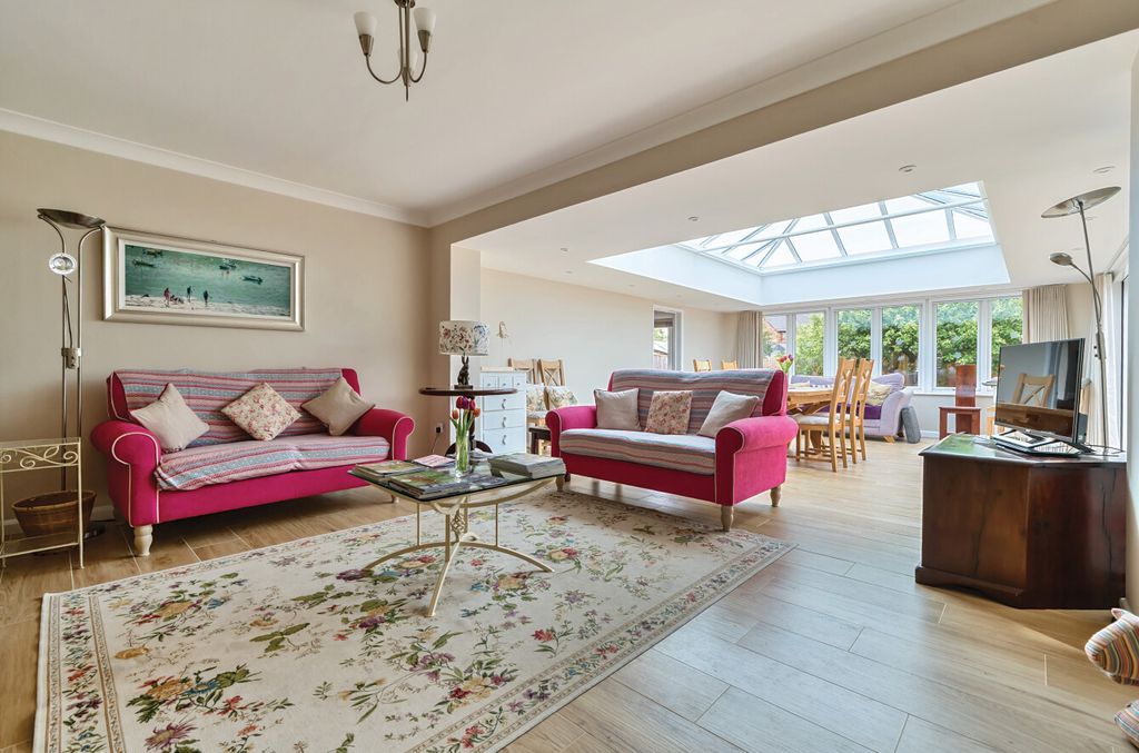 Property photo 3 of 14 Sitting Room