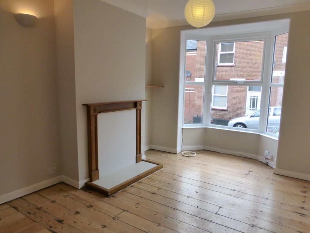 Property photo 2 of 6 Living Room