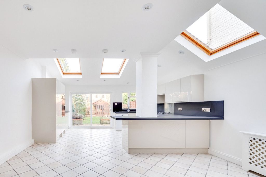 Property photo 1 of 19 Picture No. 16