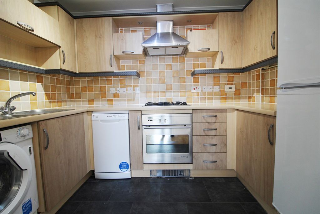 Property photo 2 of 7 Kitchen