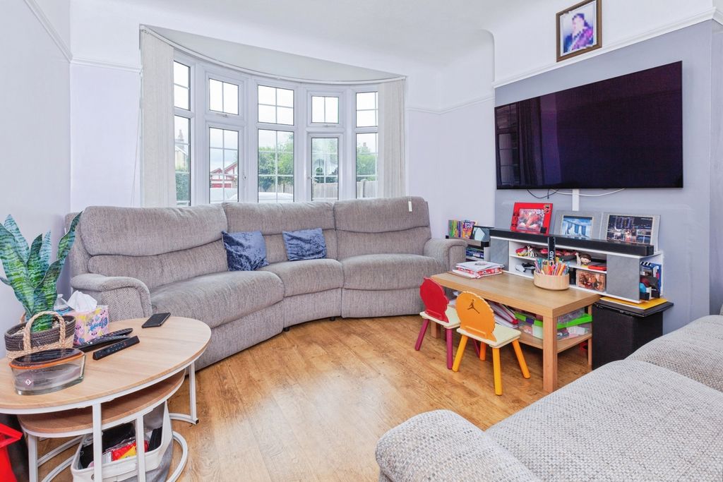 Property photo 3 of 16 Pbox-Img.Jpg