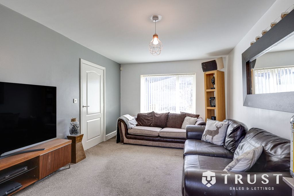 Property photo 2 of 35