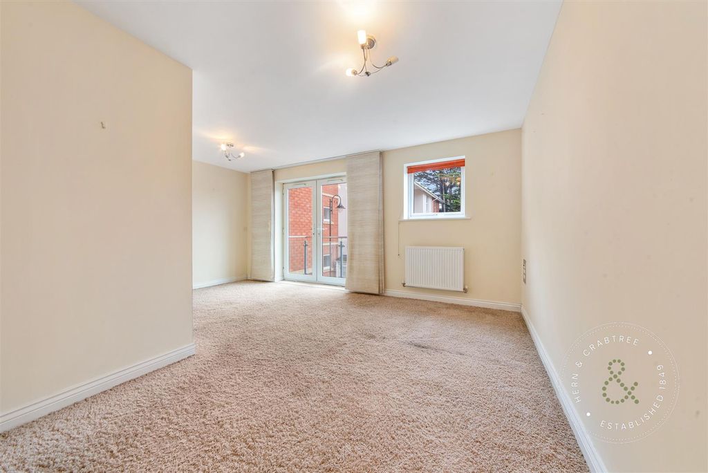 Property photo 2 of 15 Clive-Hall-Court-06.Jpg